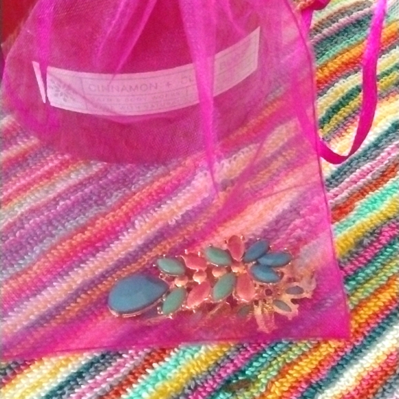 Accessories Bundle - Picture 5 of 9